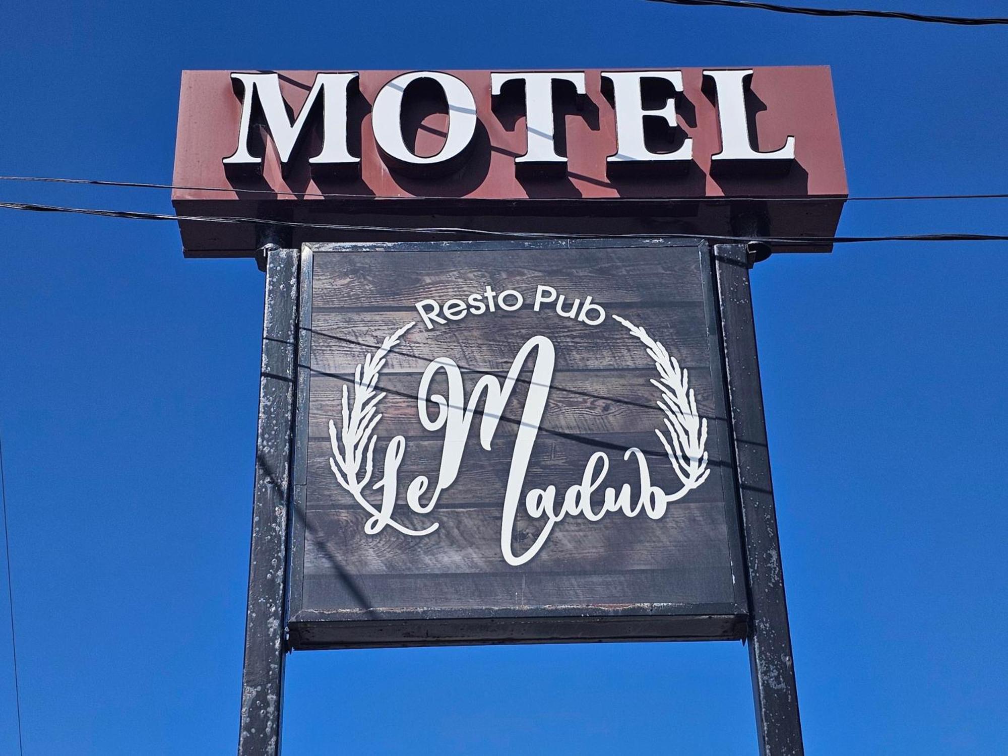 Resto Pub Motel Le Madub L'Isle-Verte Exterior foto